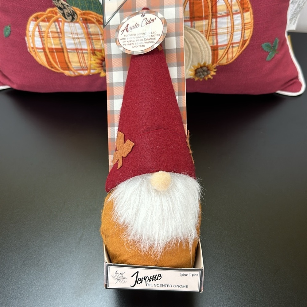 Gnome Pumpkin Fall Pillow and Apple Cider Scented‎ Gnome decoration - Picture 7 of 12